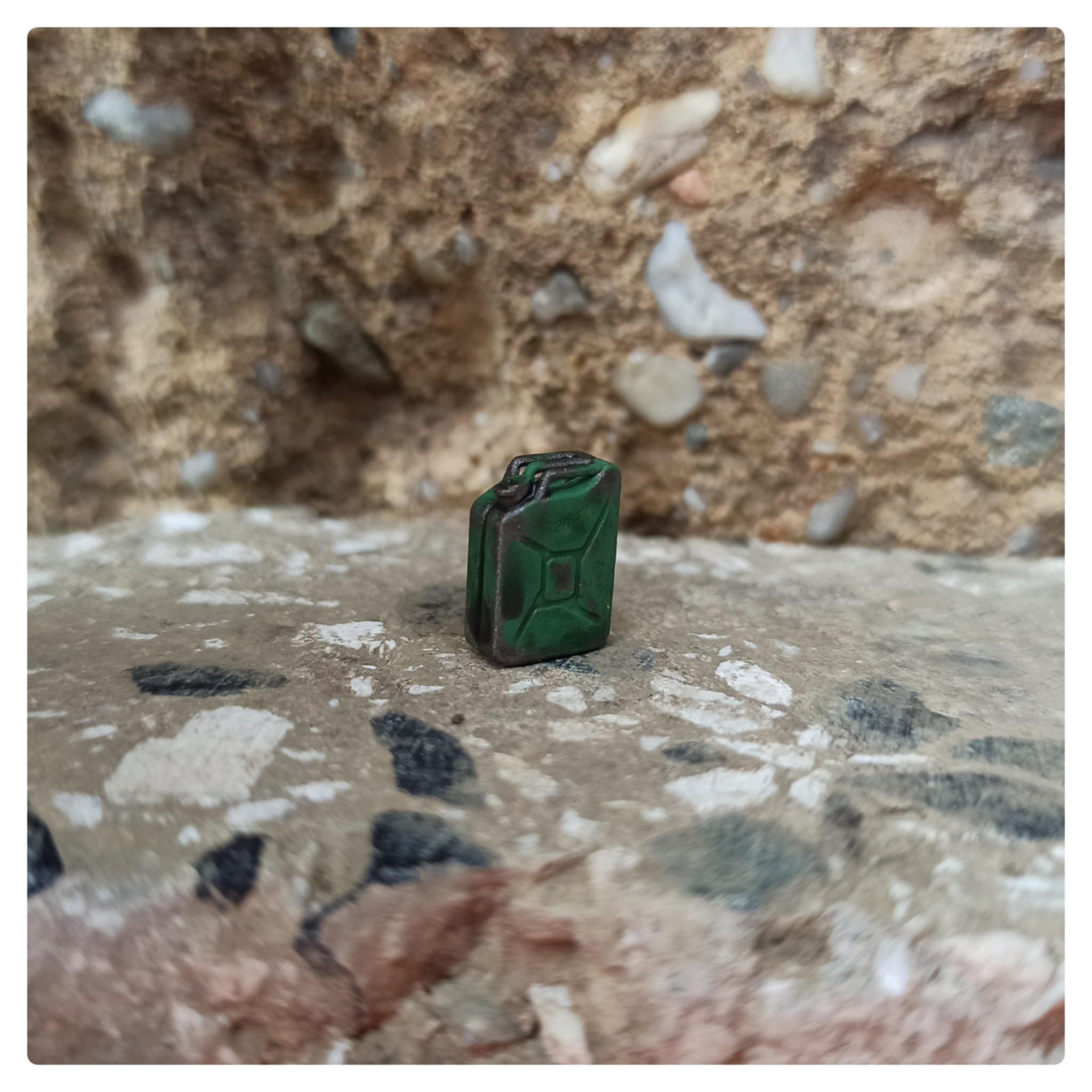 špinavý kanystr 1:43